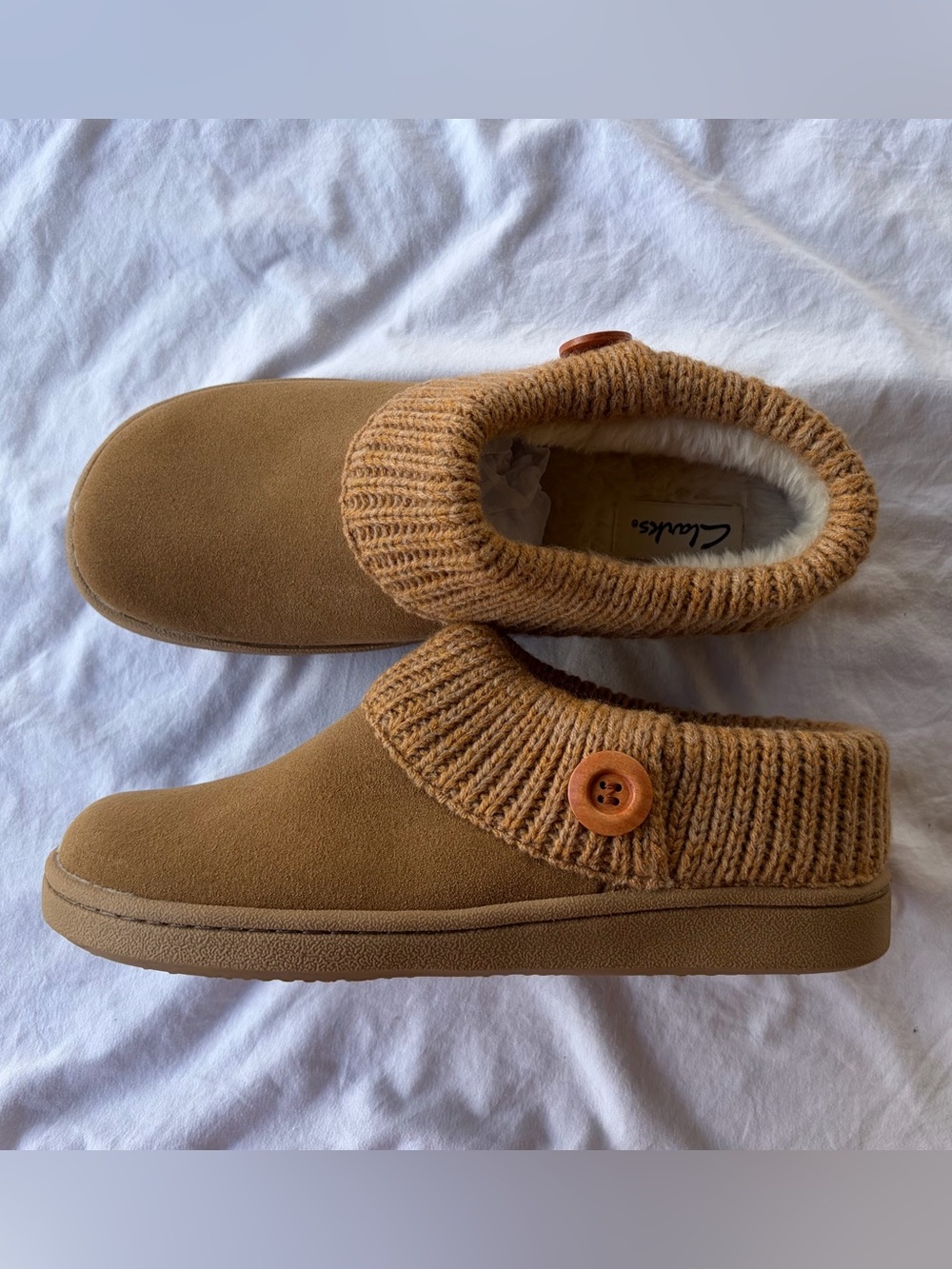 Clarks New in Box!Women's Sz 9 Furry Slipper Cinnamon Suede Cozy Textured Collar